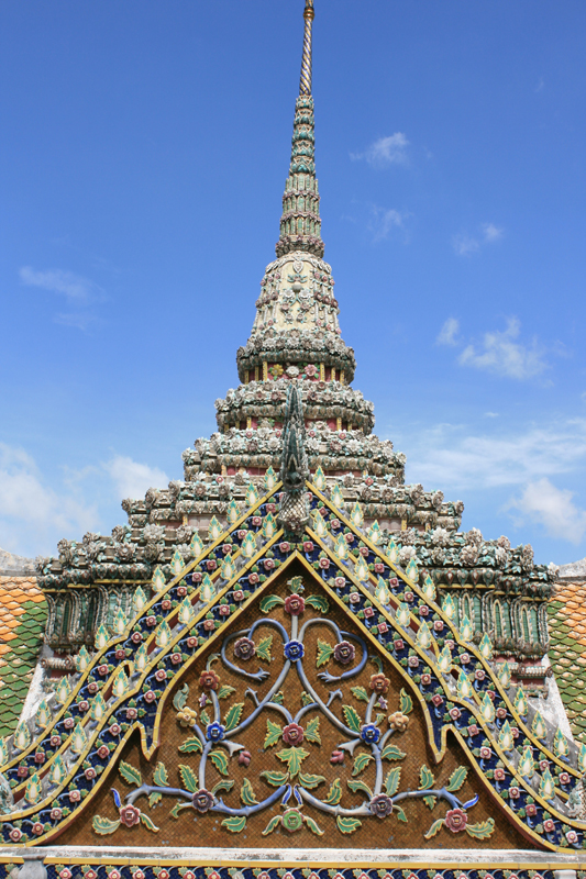 The roof of Wiharn Yod