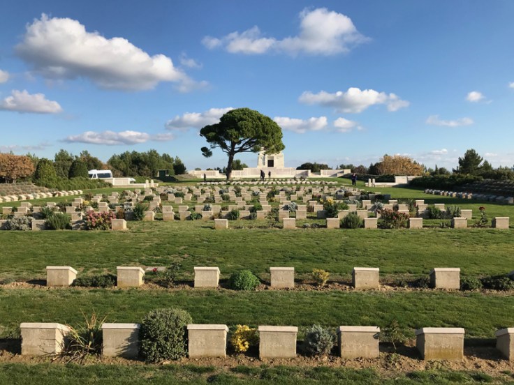 Lone Pine Cemetery